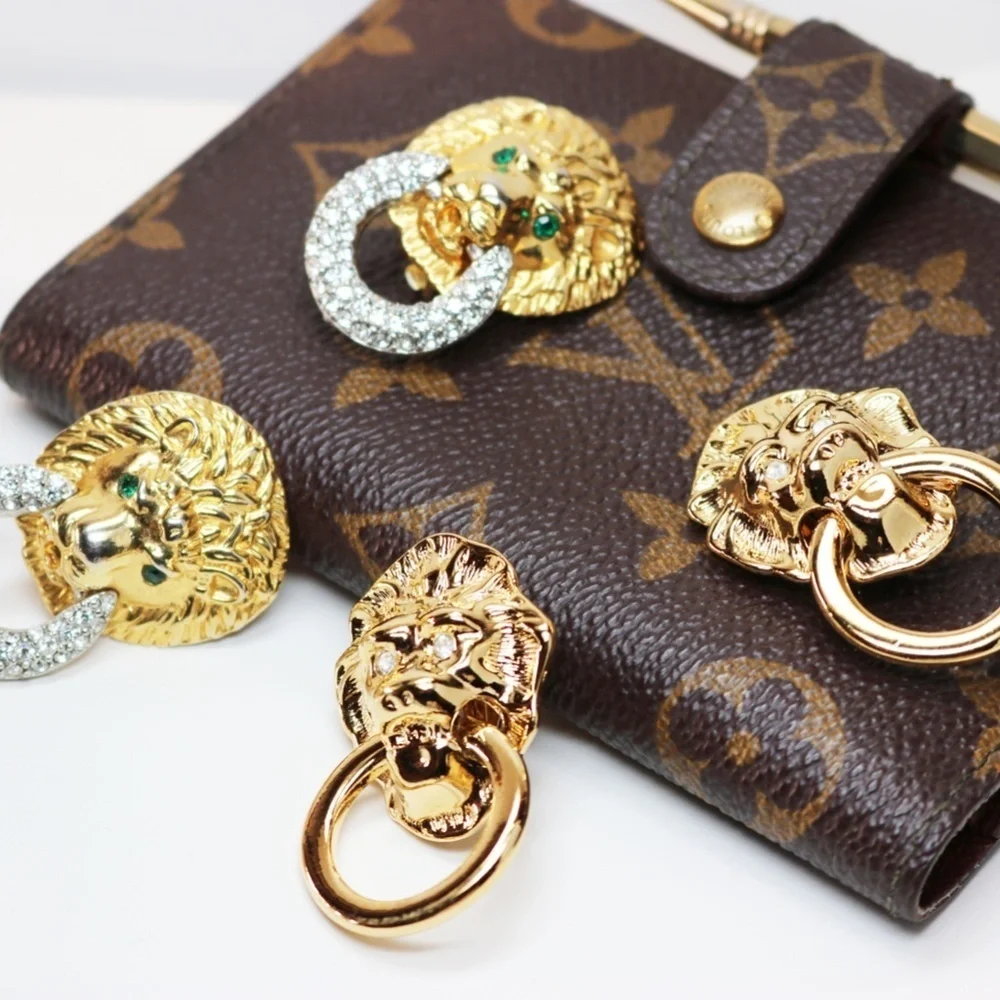✨ VINTAGE KJL Lion's Head Doorknocker Earrings 🌟 - Picture 14 of 16